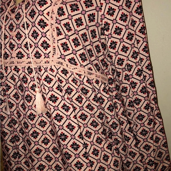 Pink floral print embroider accent tie neckline top‎ mock button Love Fire small - Picture 4 of 11